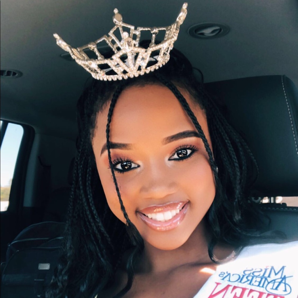 Meet your Posher, Maya denise